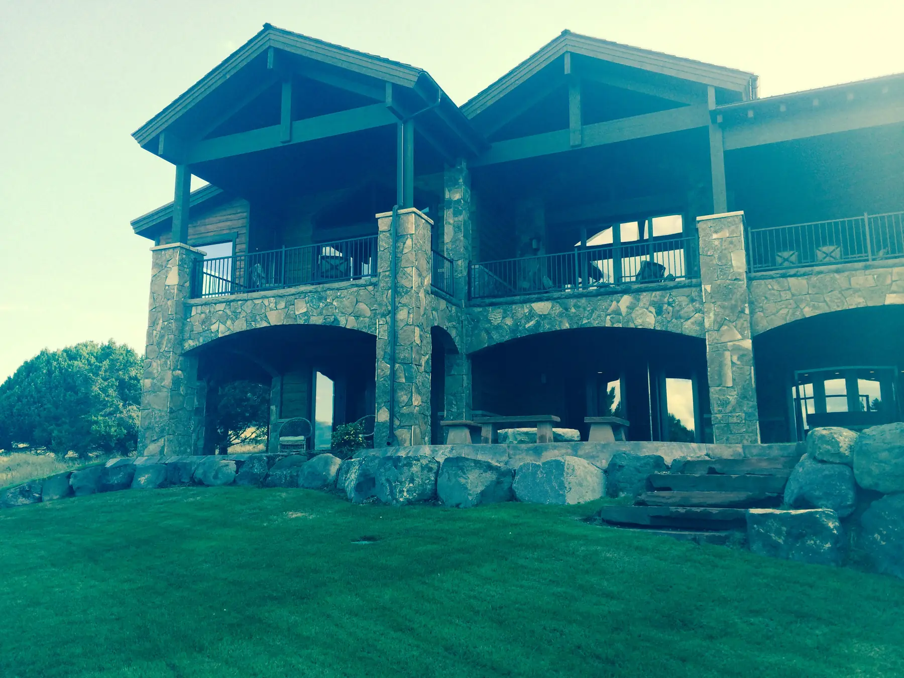 Red Ledges Residence, rear exterior